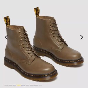 Dr martens 1460 pascal leather combat boots NEW